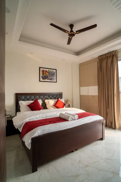 Private 1 BHK Serviced Apartment in Gurugram Metro - Image 1