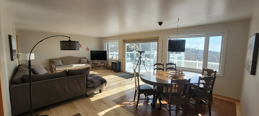 Fun, spacious and beautiful river view - Image 1