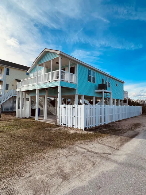 Water Views, 1 Min Walk to Ocean Access, Sleeps 10 - Image 1