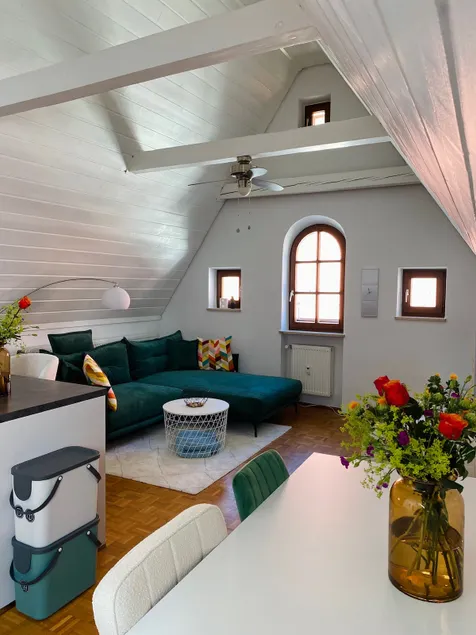 Modern attic apartment in the heart of the old town - Image 1