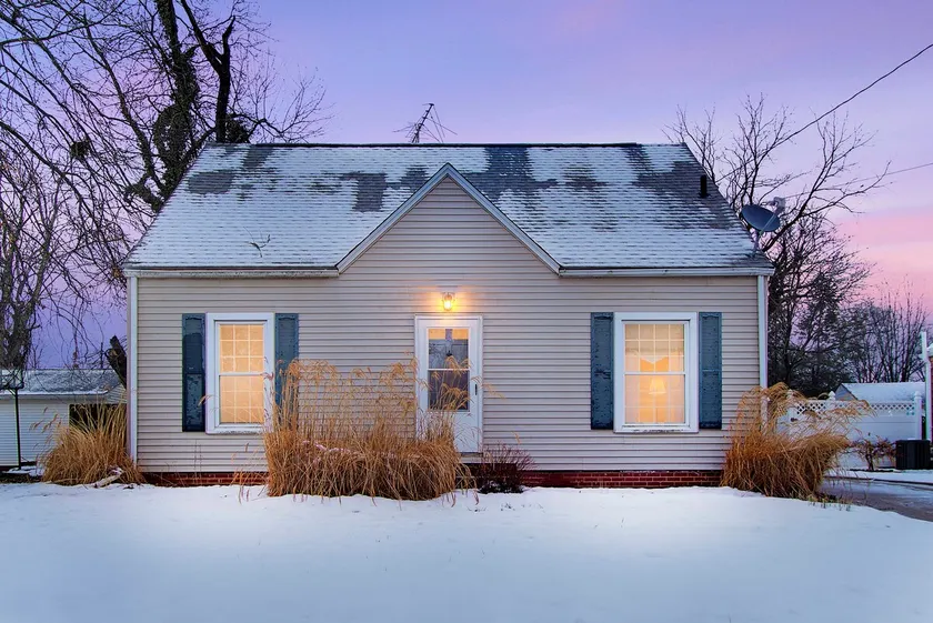Charming Cape Cod in West Akron - Image 1
