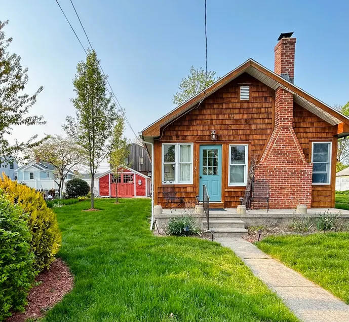 Niantic River Beach Cottage | Waterviews - Image 1