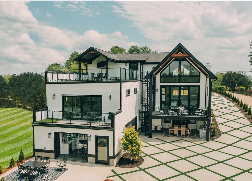 Treat Yourself To Lake Luxury /w Dock! - Image 1