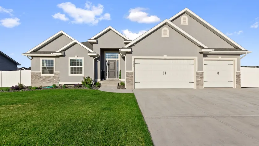 Family Home sleeps 27, Hot Tub/Swim Spa, Game Room - Image 1