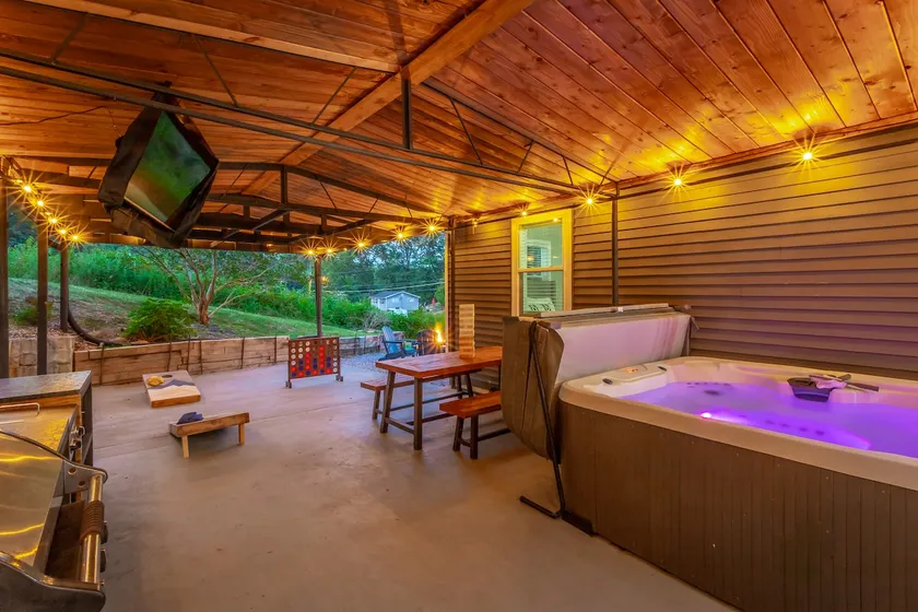 North Chatt Hangout | Hot Tub | Movie Theater - Image 1