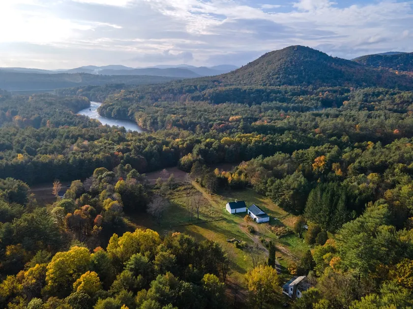 The Mountain Airstrip Farm - Image 1