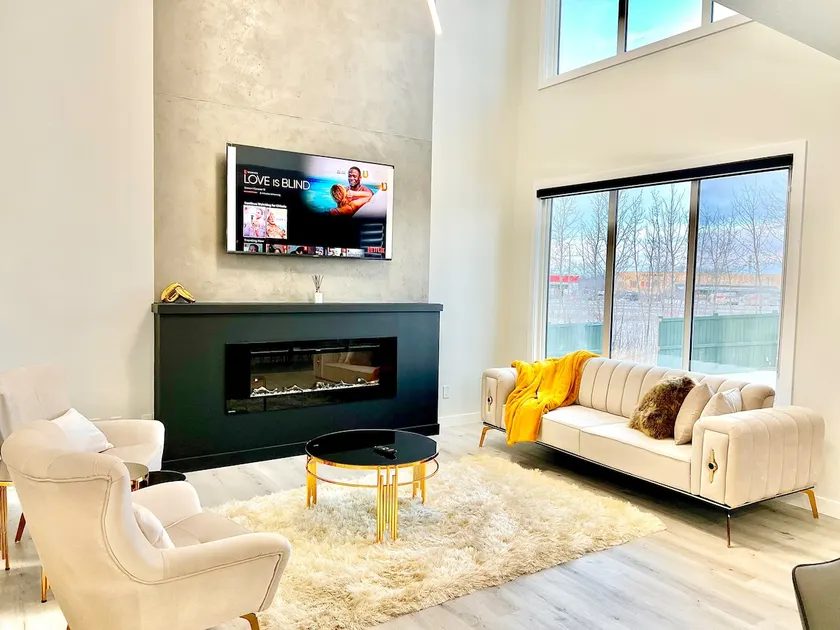 New 5BDRM Luxury Home | Fireplace | AC | Sleeps 13 - Image 1