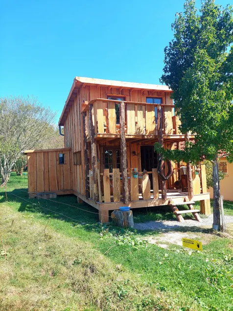 Unusual hut Luzy Morvan - Image 1