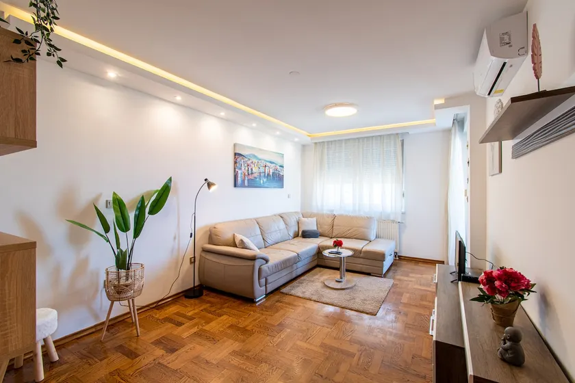 Flexible SelfCheckIns 43 - Zagreb - Luxury - Parking - Loggia - Brand New - Image 1
