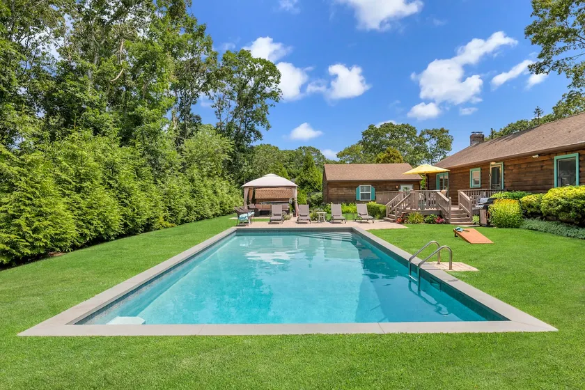 Hamptons • Lincoln Log Getaway • Heated Pool - Image 1