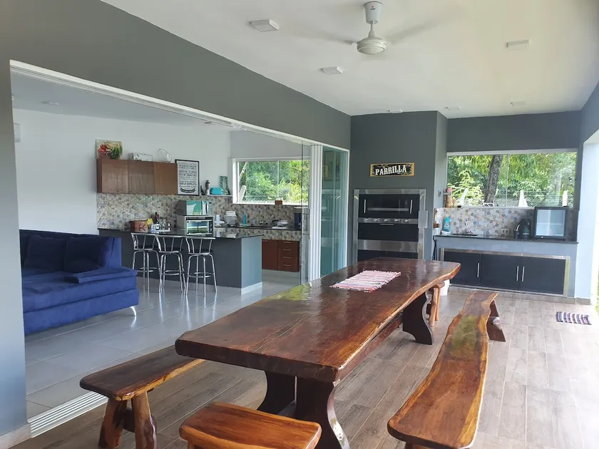 A spacious house in San Bernardino - Image 1