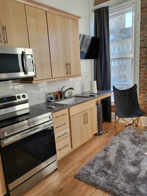 3rd & Main Studio Martini - Image 1