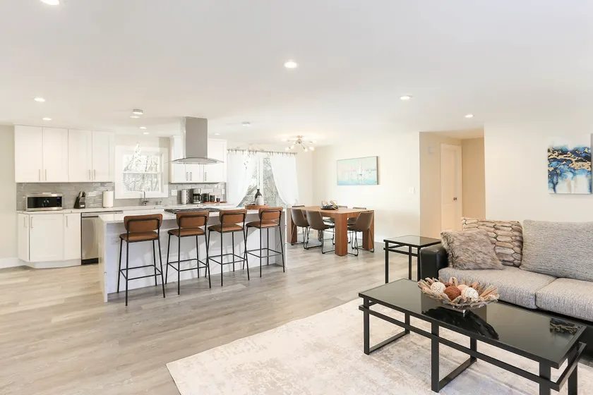 Spacious 5 Bedroom 1 Level Renovated Modern House - Image 1