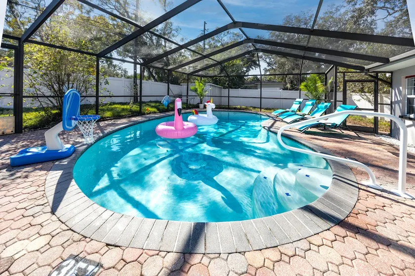 Clearwater Heated Pool + Arcade + 2 Kings - Image 1