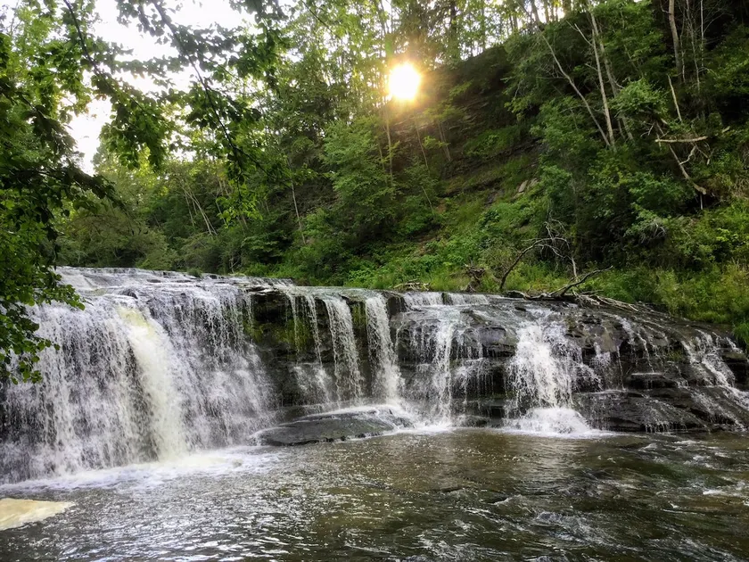 Hemlock Hideaway Cabin with waterfalls, walking trails - Image 1