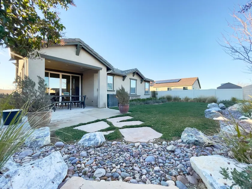 Former Model Home, 3 Car Garage, Gym, Sleep 14 - Image 1
