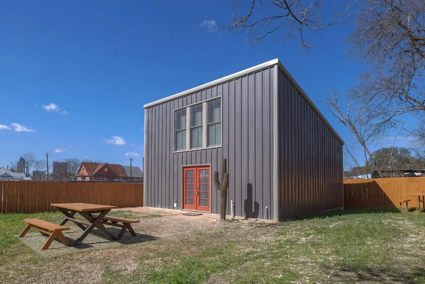 Gorgeous Guesthouse Near Amazing Downtown - Image 1