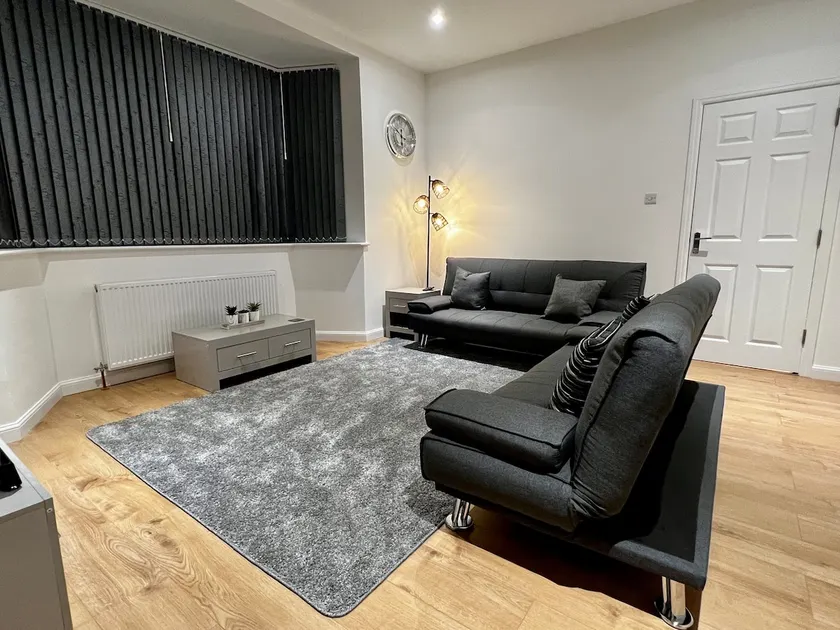 No. 1 | Lux Nuneaton with Gated, Private Parking - Image 1