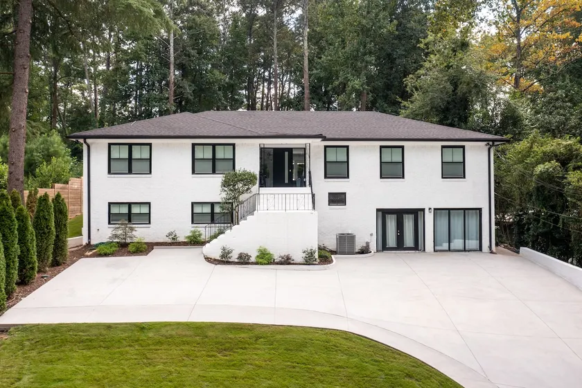 Luxurious House in Buckhead w/hot tub - Walk to Lenox - Image 1
