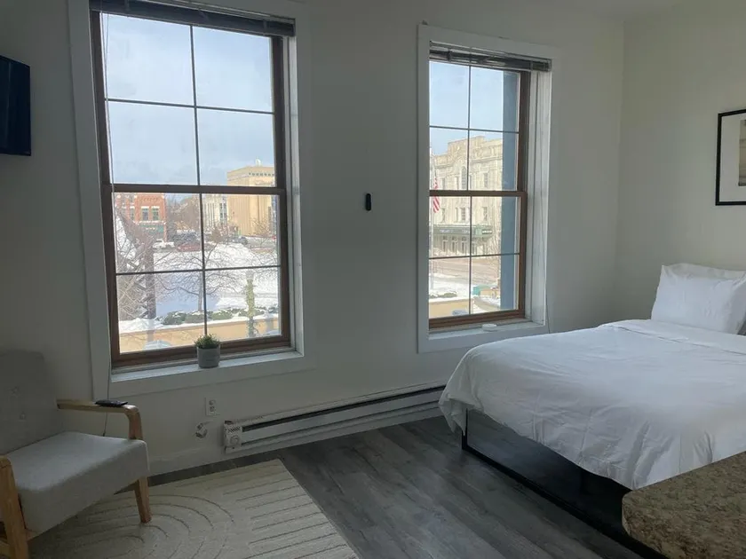 Modern Downtown Loft on the 400 block - Image 1