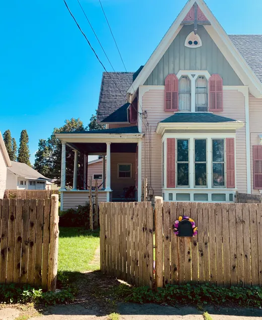 3 bdrm Artsy Victorian Gothic Cottage - Image 1