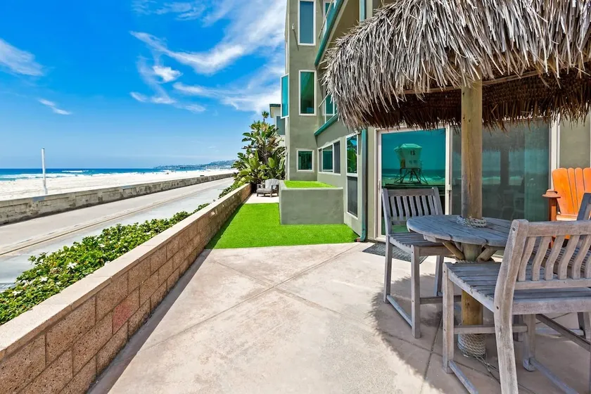 Family Ocean Front 3BR with Parking - Image 1