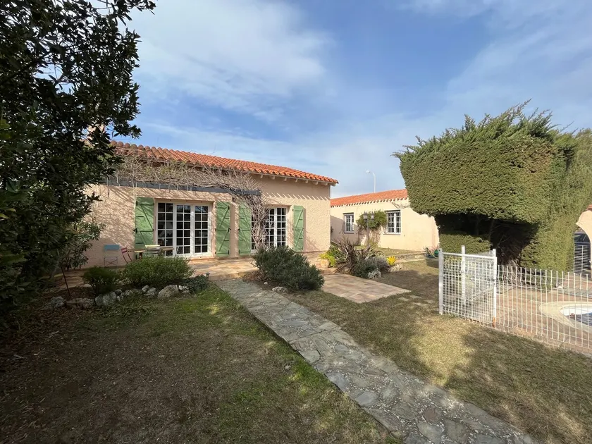 Single-story Mediterranean villa - Image 1