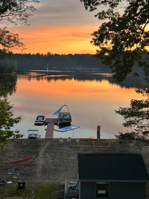 Lake Home-HUGE Sandy Beach-ski, swim, fish, hike - Image 1