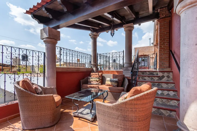 Villa Mesones Perfect location! - Image 1