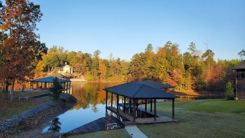 Sleeps 16 - Private Boat Dock - Fire Pit - Image 1