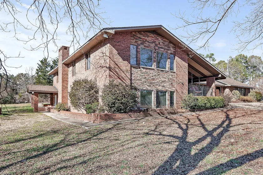 Beautiful and Serene 7BR Oasis with Private Pond - Image 1