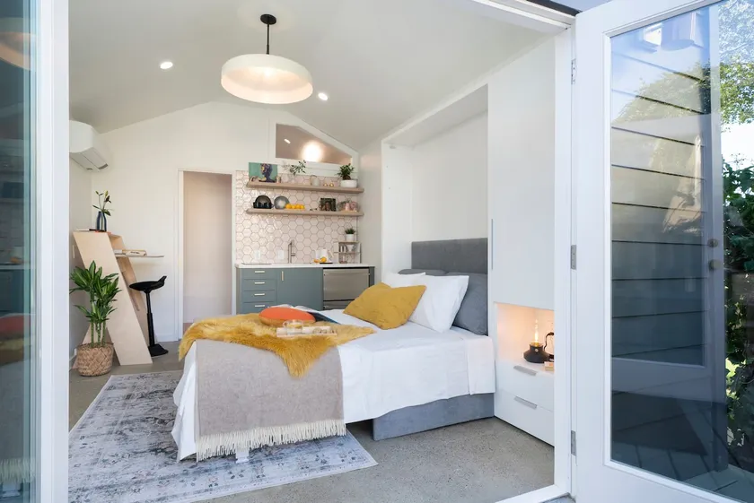 Le Petit Beit - Modern Studio in Rockridge - Image 1