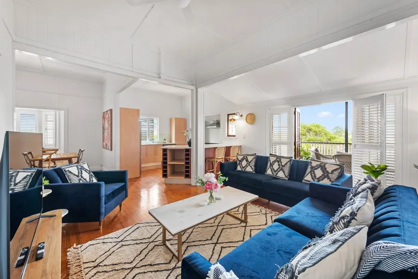 Charming 5BR Family Home w/Pool 10min from Airport - Image 1