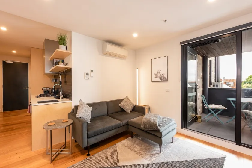 Modern 1BR Apt in Brunswick East, 15 mins from CBD - Image 1
