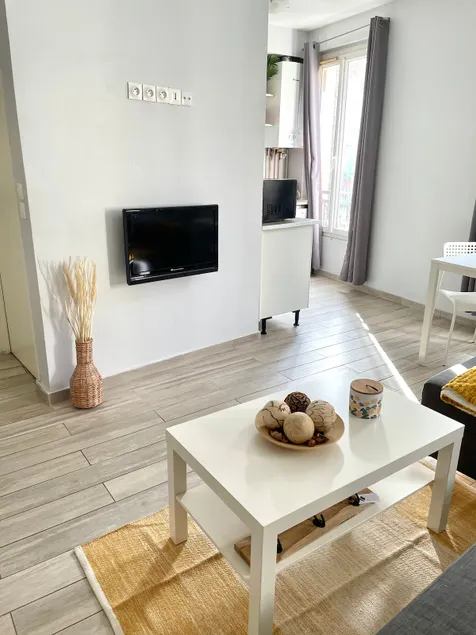 Apartment in the heart of Chinatown, Paris - Image 1