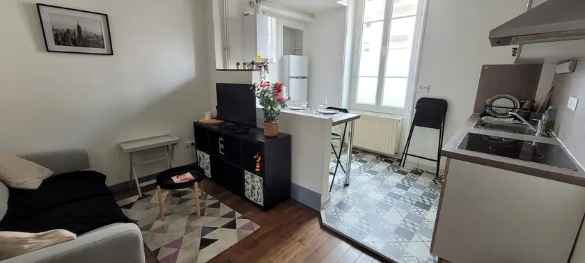 Perfectly equipped 2 bedroom apartment 5 minutes from the center and train station. - Image 1