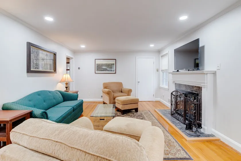Spacious 4 Bd House close to Towson & Baltimore - Image 1