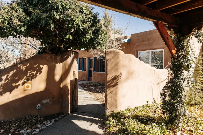 Group Getaway: Serene Adobe Retreat 4-11 guests - Image 1