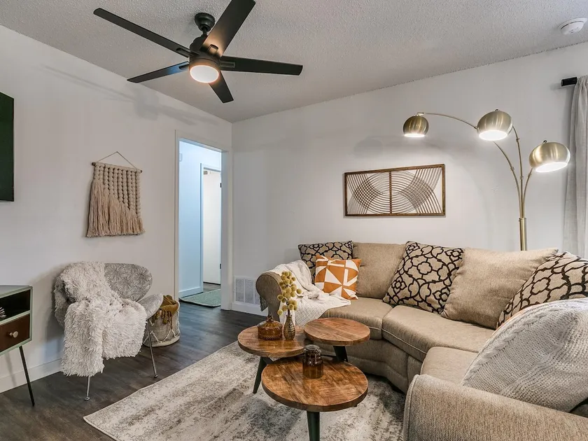 The Mod - Cozy 4 BR, Sleeps 10 - Image 1
