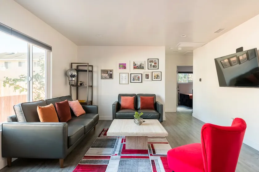 Cozy 3 Bed/2 Bath New Home Near L.A. Beaches - Image 1