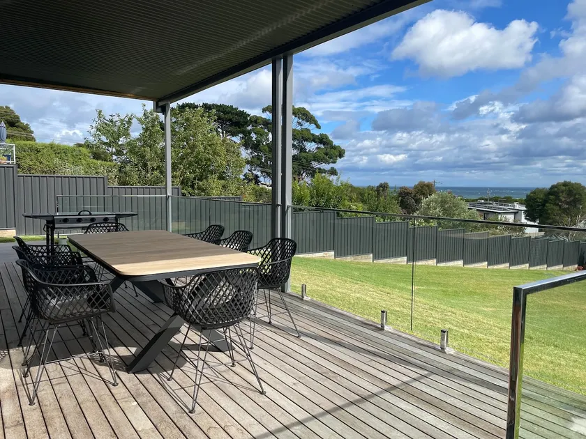 Newly built Family Friendly Apartment in Dromana - Image 1