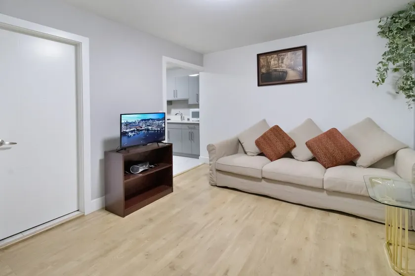 Family sized Beautiful suite in Central Location - Image 1