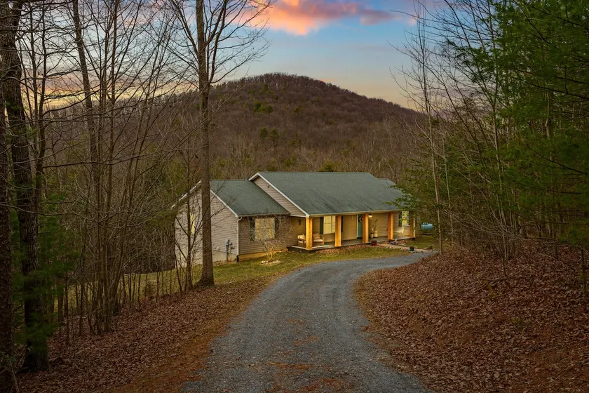 Family Getaway at Cross Mountain - Image 1
