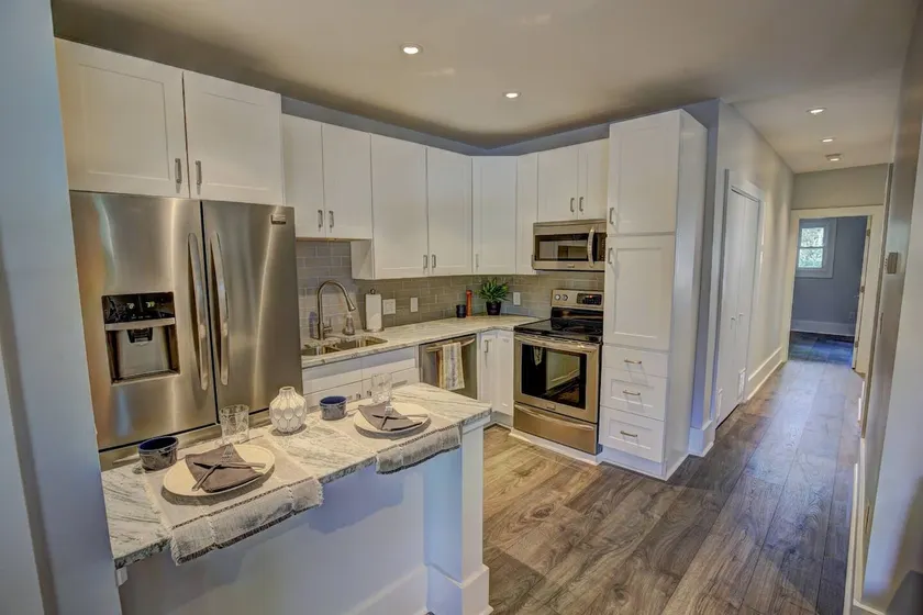 Modern, pet-friendly. In between Uptown/SouthEnd - Image 1