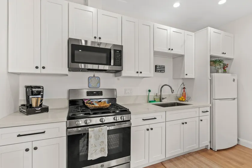 Quiet Home W/Free Parking 10min to Hollywood - Image 1