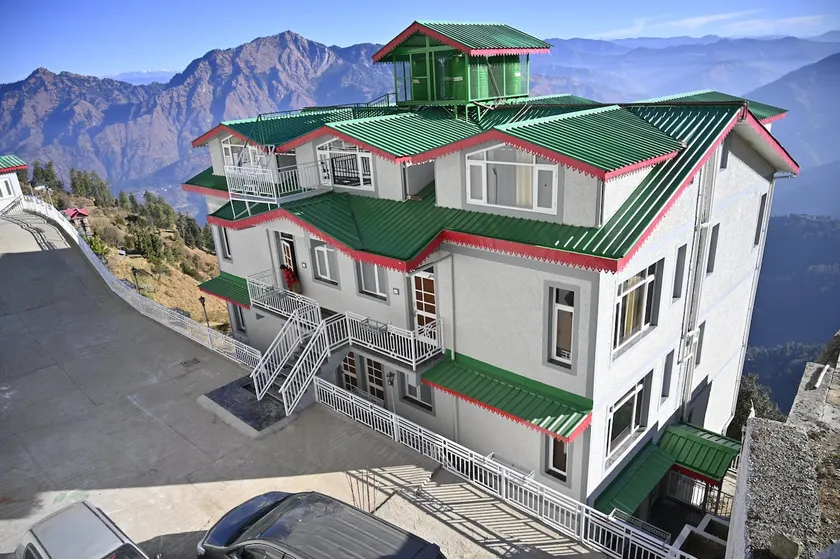 A Swiss Chalet 5 BHK w/ King Sized beds - Image 1