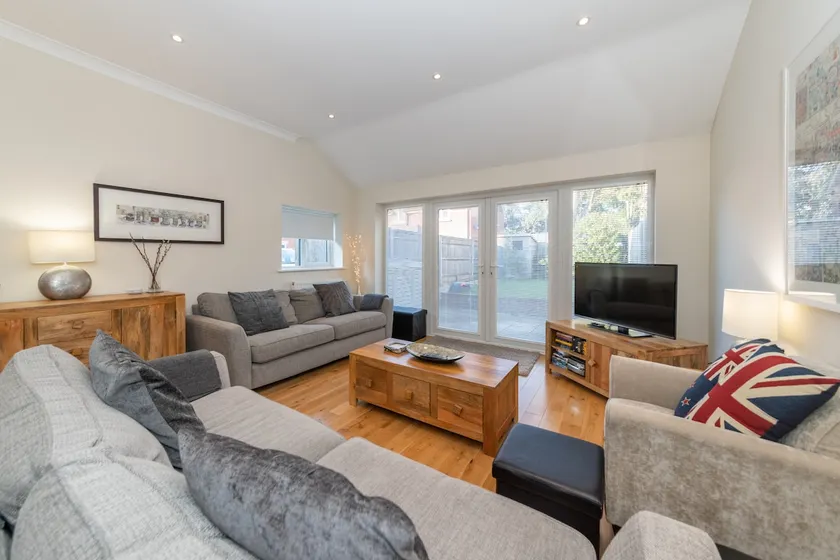 Pass the Keys 41C Bath Road Modern Renovated Peaceful House with Garden - Image 1