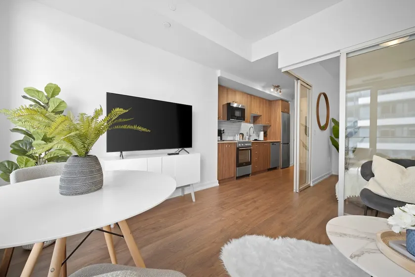 Upscale Condo Steps from DTK | Gym, Pool, & More! - Image 1