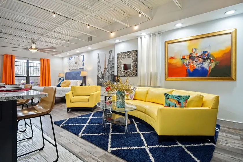 Luxurious Clean Downtown OKC Studio WiFi & Pool! - Image 1