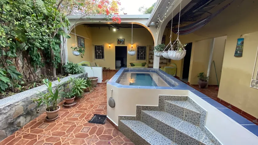 Spacious Haven: Your Open-Concept Retreat - Image 1